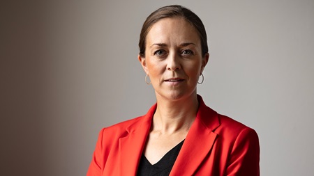 erhvervskundechef, Christin Tuxen foran Danske Bank i København