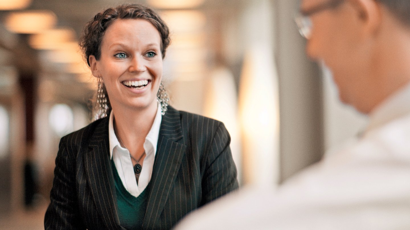 Glad kvinde har styr på sin risikospredning 