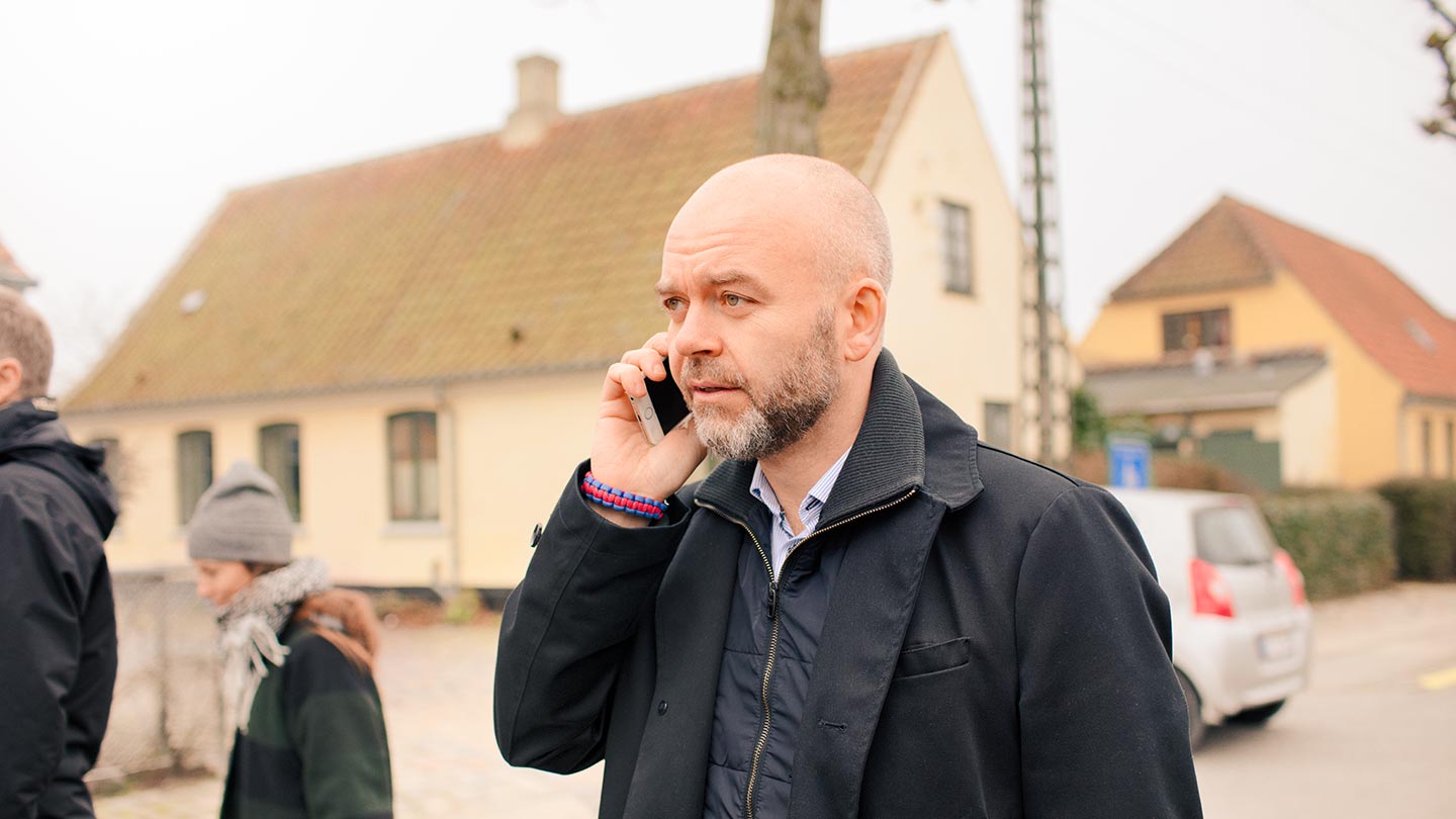 Man talking at the phone while walking on the street