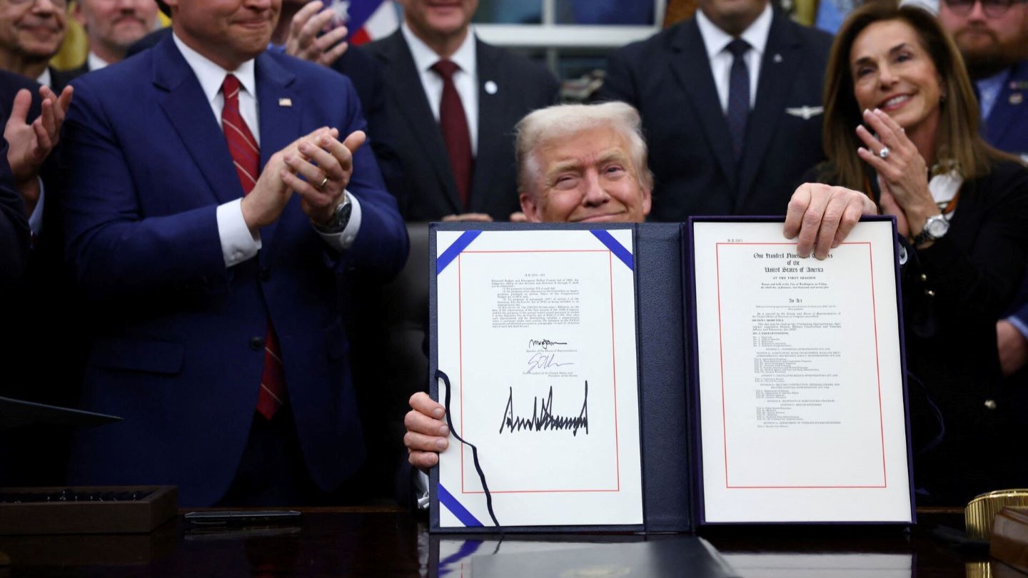 Donald Trump med lovforslag der genåbner USA