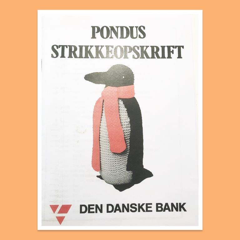 Pondus strikkeopskrift: Sort pingvin med rødt halstørklæde
